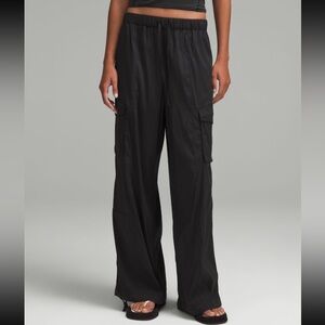 NWT Lululemon lightweight adjustable MR cargo pant S